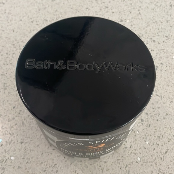 14.5 oz Bath and Bodywork’s candle - Picture 6 of 6